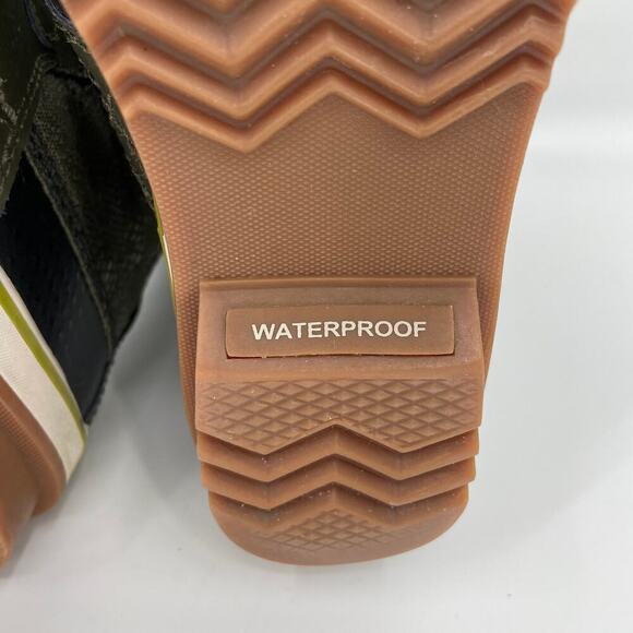 Sorel Tofino II Boots Waterproof Waxed Canvas Faux Fur Green Women's Size 6 - Picture 11 of 12